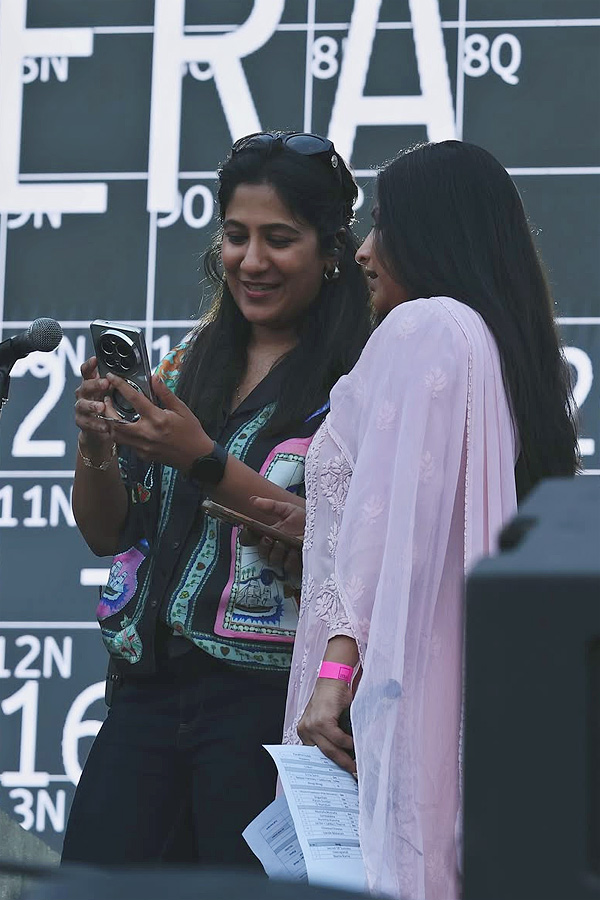 Singer Mangli with Team Peddi Shine At AR Rahman Spectacular Concert PHotos16