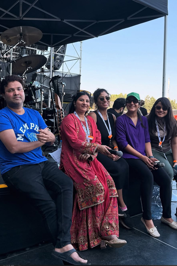 Singer Mangli with Team Peddi Shine At AR Rahman Spectacular Concert PHotos18