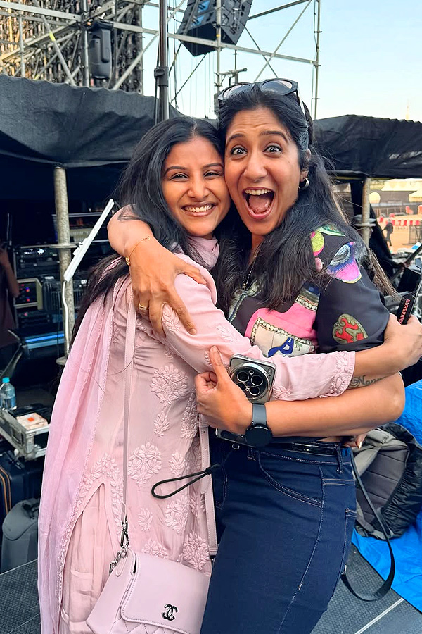 Singer Mangli with Team Peddi Shine At AR Rahman Spectacular Concert PHotos20