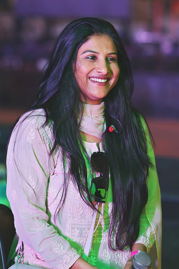 Singer Mangli with Team Peddi Shine At AR Rahman Spectacular Concert PHotos7