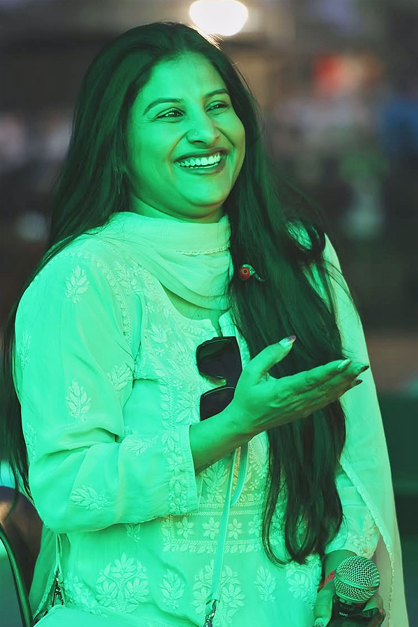 Singer Mangli with Team Peddi Shine At AR Rahman Spectacular Concert PHotos9
