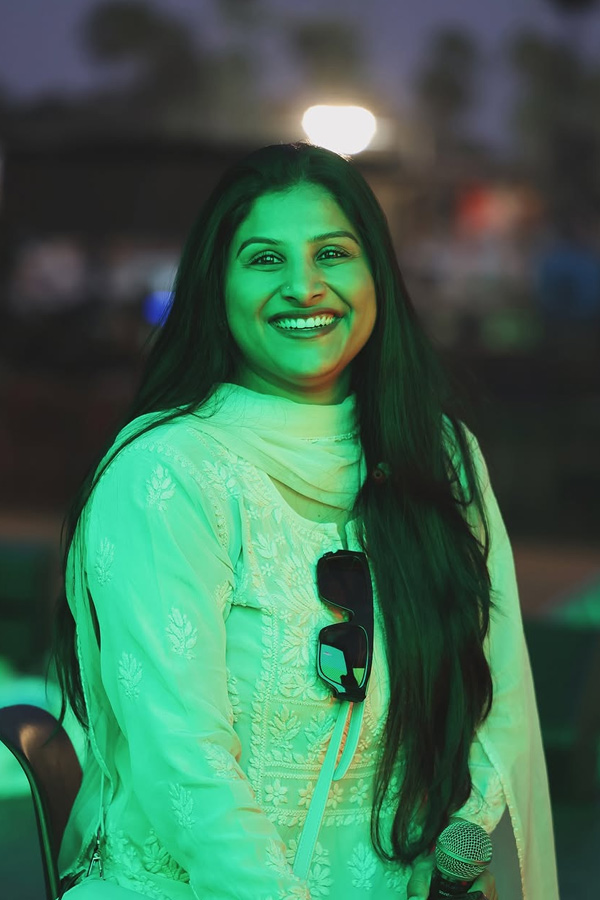 Singer Mangli with Team Peddi Shine At AR Rahman Spectacular Concert PHotos10