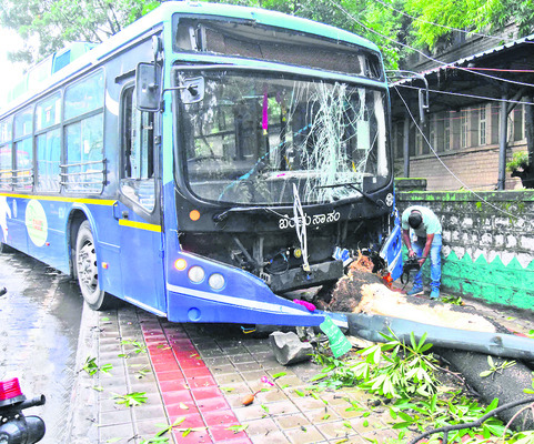మందేసి.. స్టీరింగ్‌ ముందుకు..3