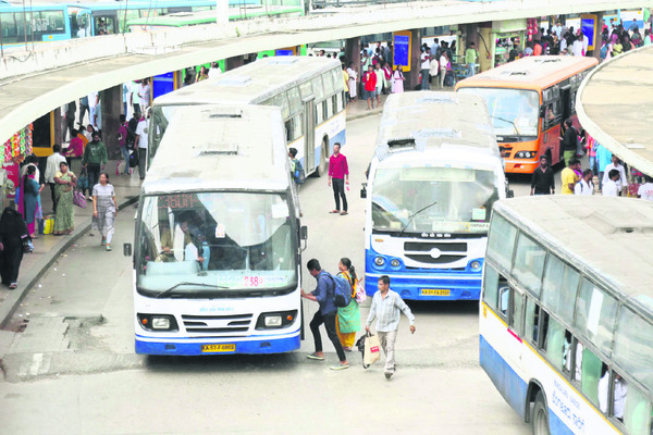 మందేసి.. స్టీరింగ్‌ ముందుకు..2