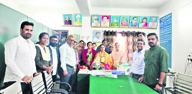 వందశాతం ఉత్తీర్ణత సాధించాలి 
1