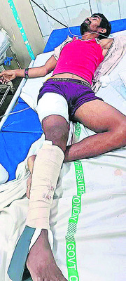 బైక్‌ను ఢీకొన్న బస్సు 2