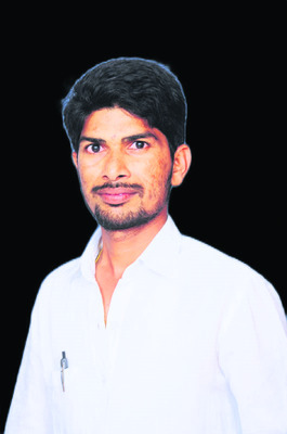 మనుషుల వెంటే పరుగెత్తుతూ..
3