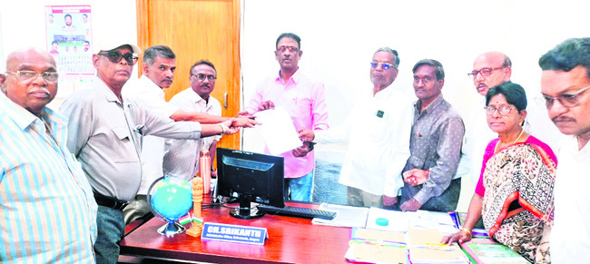 సుబ్రహ్మణ్యేశ్వరస్వామికి వెండి శక్తిఆయుధం2