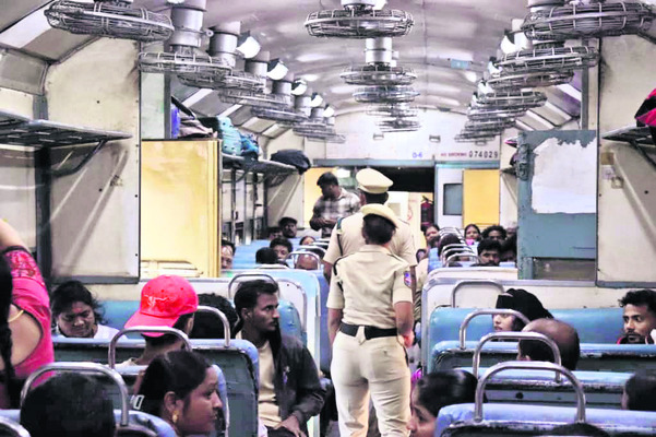 జిల్లాకేంద్రంలో విస్త ృత తనిఖీలు1