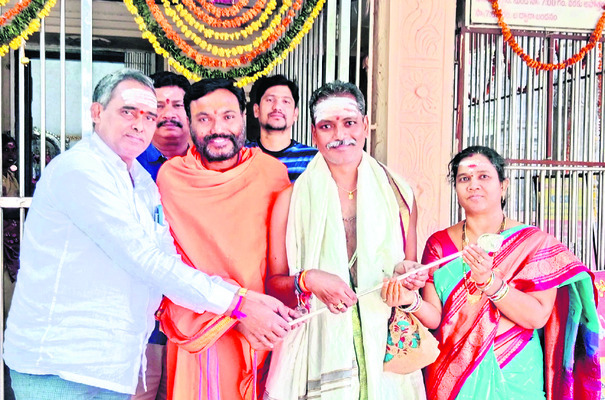 సుబ్రహ్మణ్యేశ్వరస్వామికి వెండి శక్తిఆయుధం1