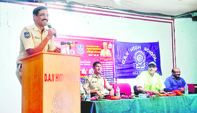 తాండూరు ఎంపీడీఓకు బషీరాబాద్‌ బాధ్యతలు 1