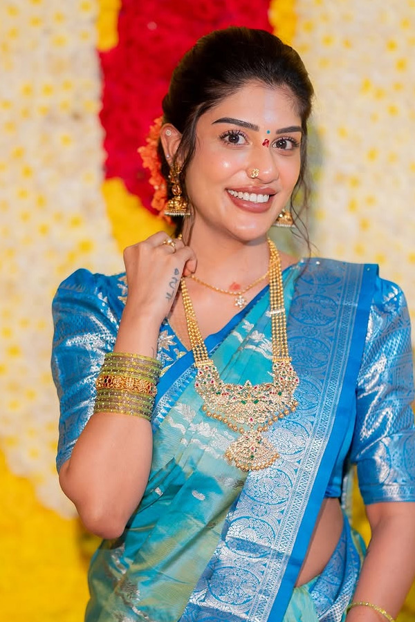 Actress Supritha Stuns In Traditional Look Photos4