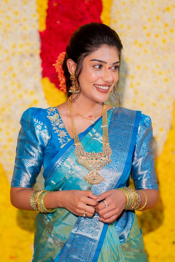 Actress Supritha Stuns In Traditional Look Photos5
