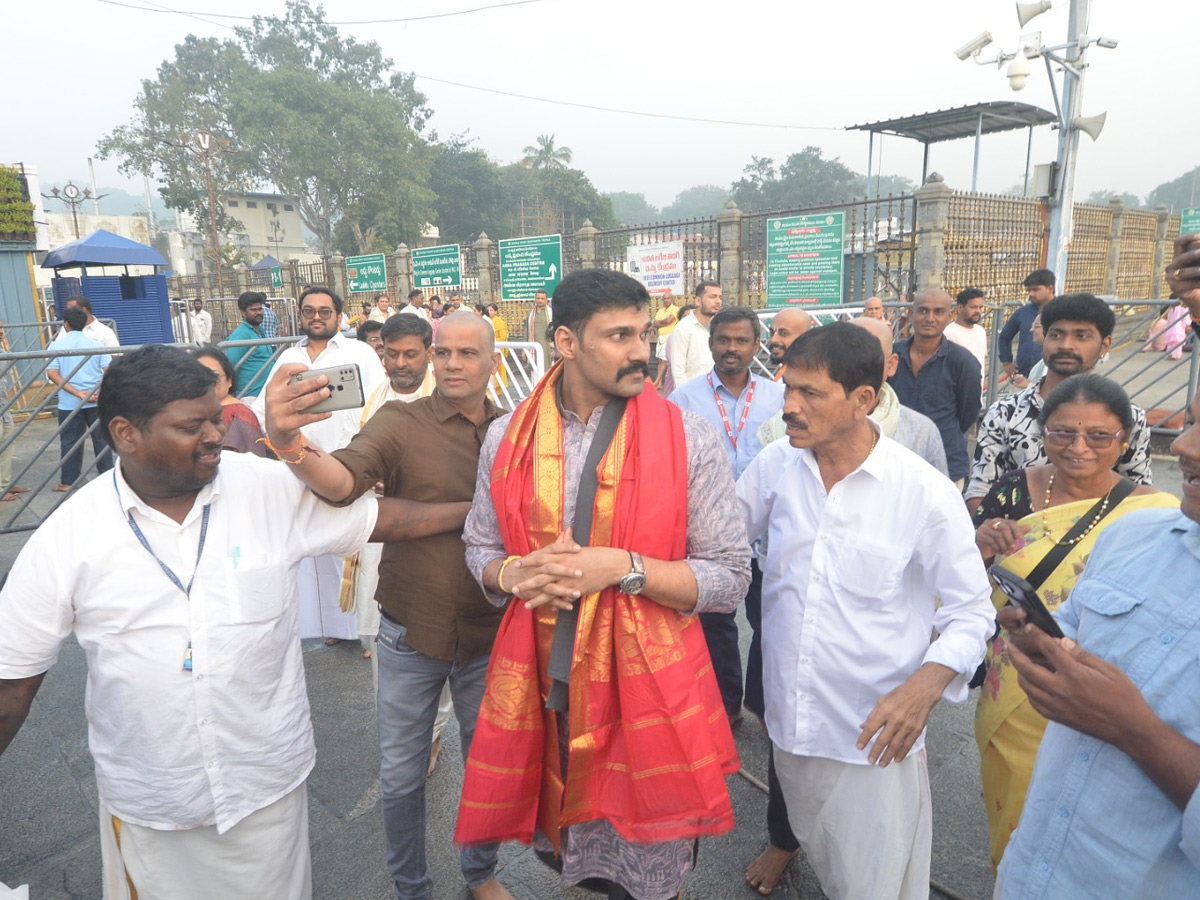 Hero Bellamkonda Sai Srinivas Visit Tirumala Temple Photos2