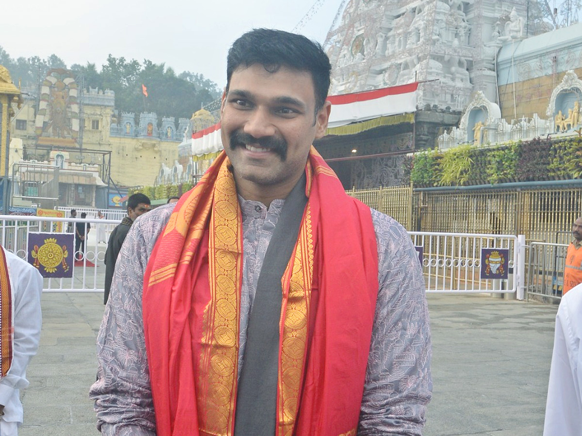 Hero Bellamkonda Sai Srinivas Visit Tirumala Temple Photos4