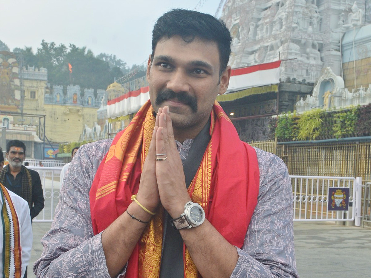 Hero Bellamkonda Sai Srinivas Visit Tirumala Temple Photos5