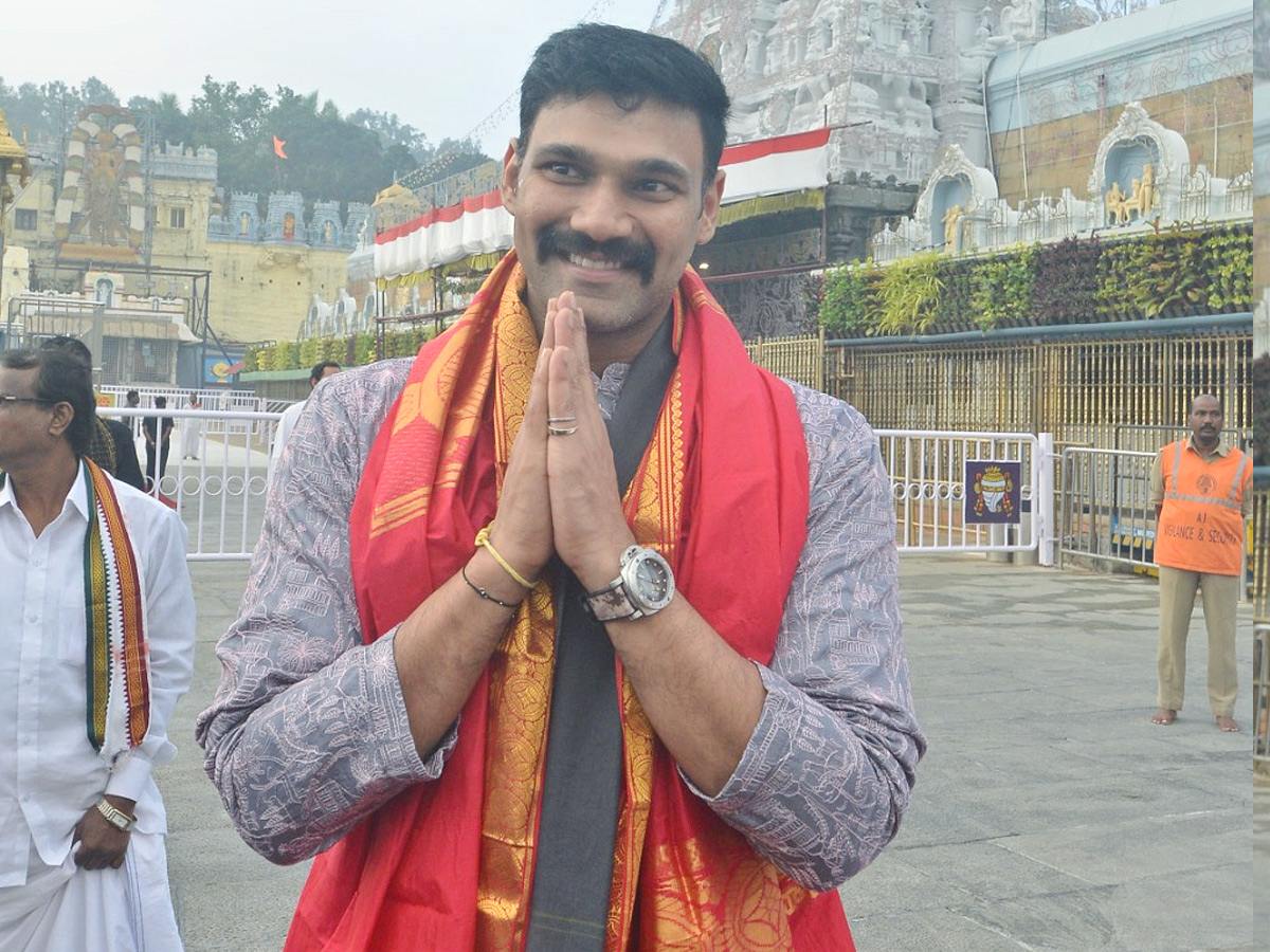 Hero Bellamkonda Sai Srinivas Visit Tirumala Temple Photos1