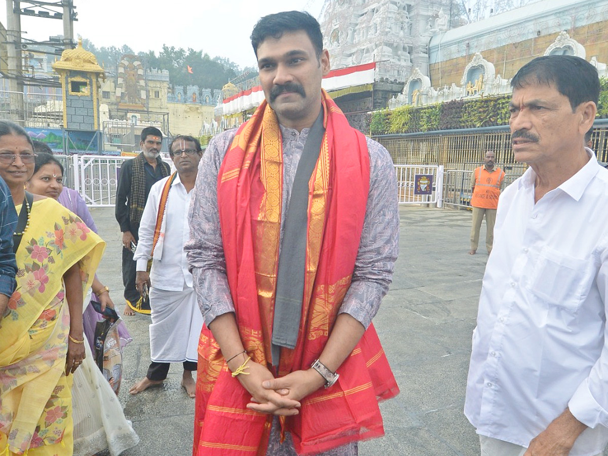 Hero Bellamkonda Sai Srinivas Visit Tirumala Temple Photos6