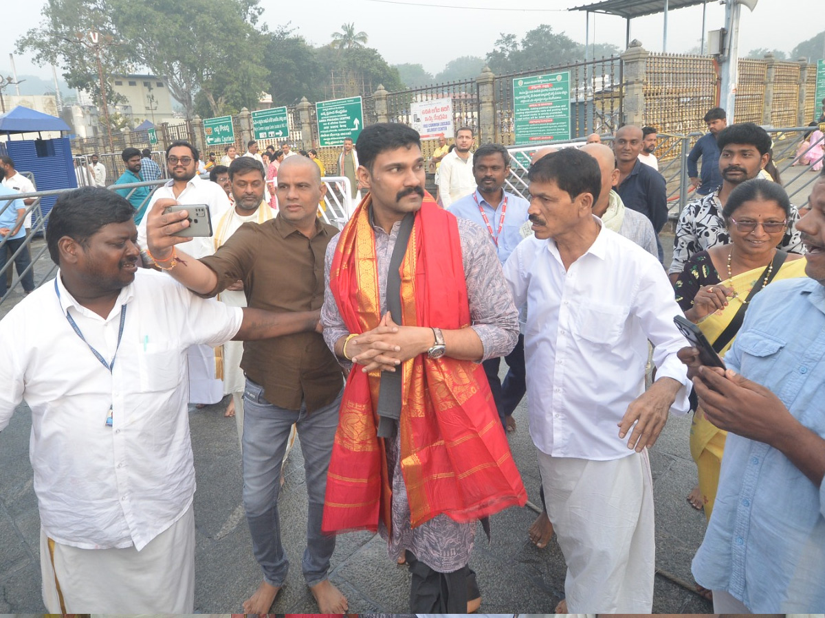 Hero Bellamkonda Sai Srinivas Visit Tirumala Temple Photos8