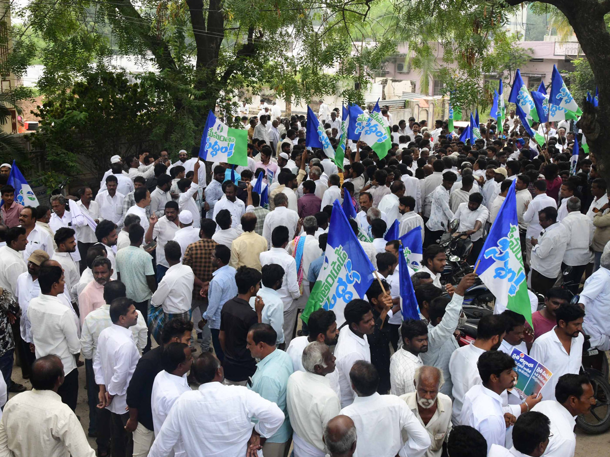 YSRCP Leaders Protest Against Privatisation of Medical Colleges In Andhra Pradesh Photos25