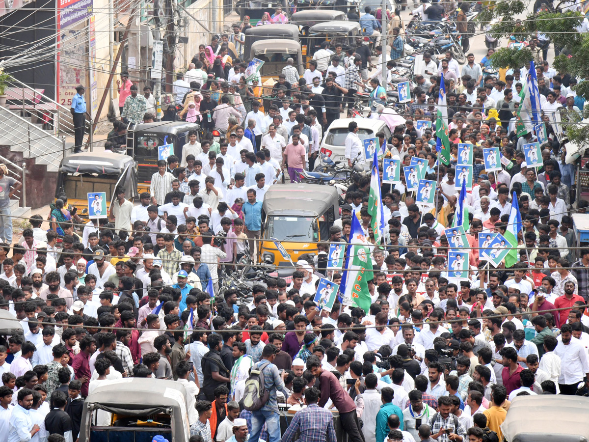 YSRCP Leaders Protest Against Privatisation of Medical Colleges In Andhra Pradesh Photos34