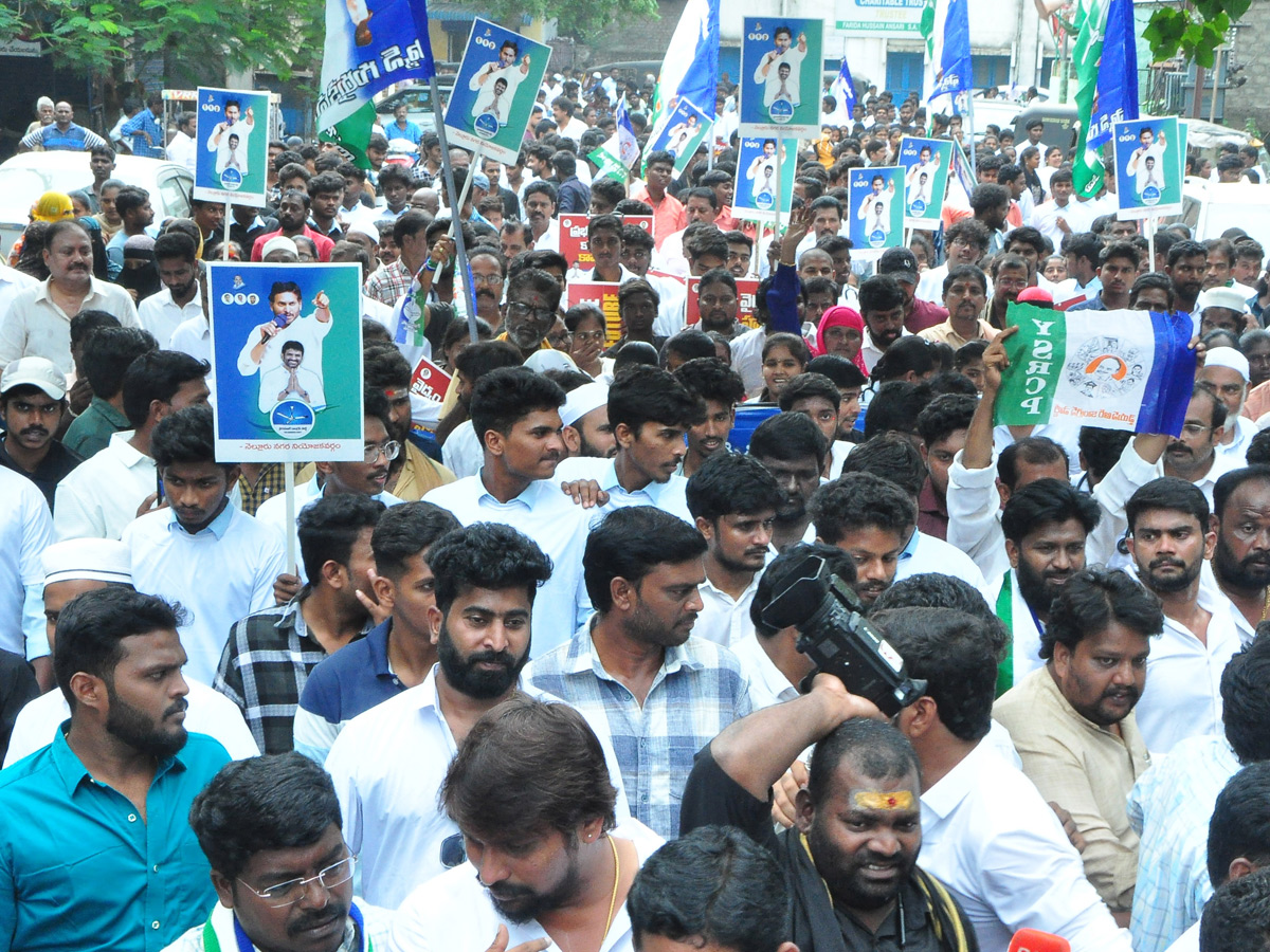 YSRCP Leaders Protest Against Privatisation of Medical Colleges In Andhra Pradesh Photos36