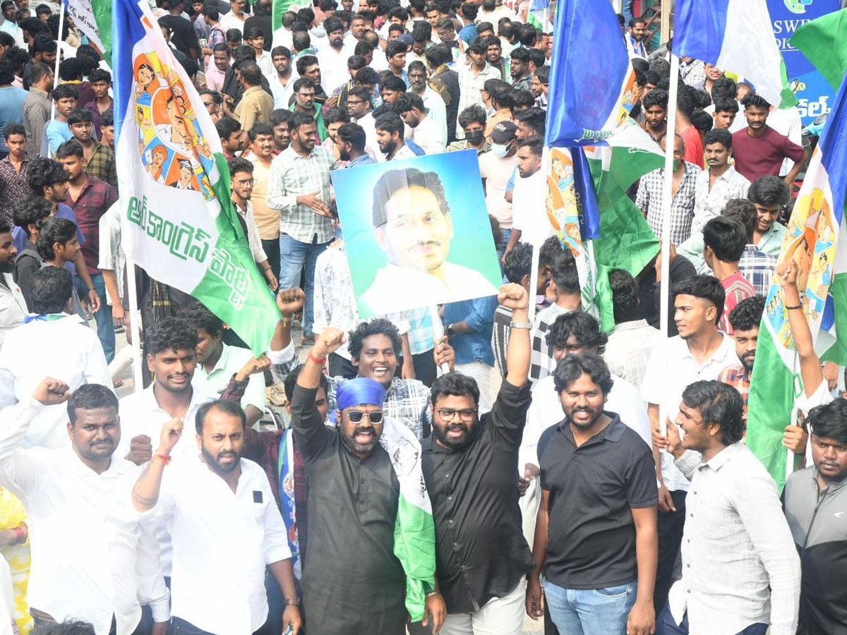 YSRCP Leaders Protest Against Privatisation of Medical Colleges In Andhra Pradesh Photos47