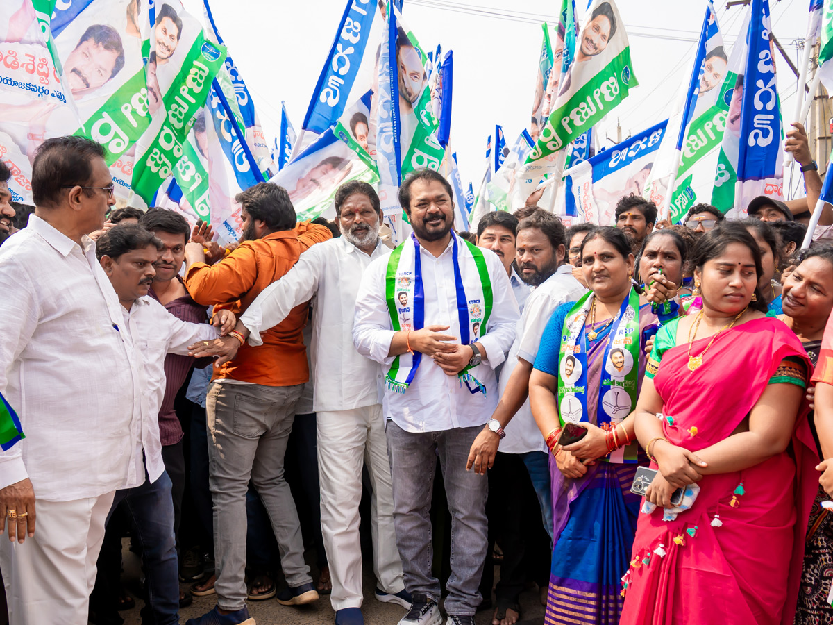 YSRCP Leaders Protest Against Privatisation of Medical Colleges In Andhra Pradesh Photos50