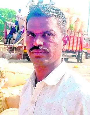 కూలి కూడా రావడం లేదు 
1