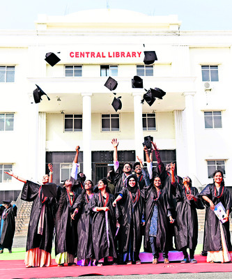 స్నాతకోత్సవ సంబరం 1