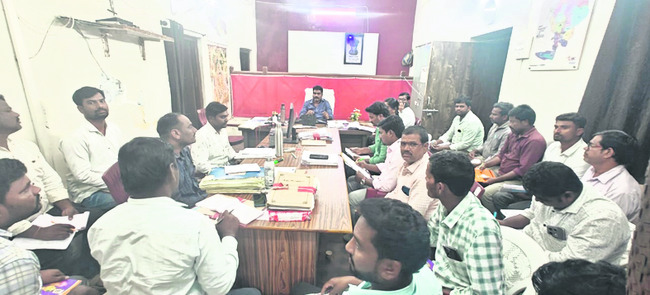 జీపీవోలు  అందుబాటులో ఉండాలి
1