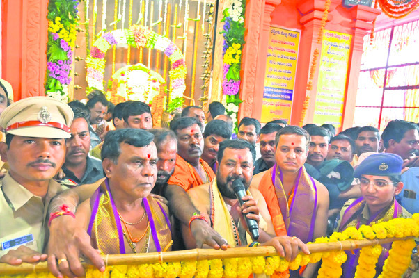 బంగారు భైరవుడికి డోలోత్సవం2