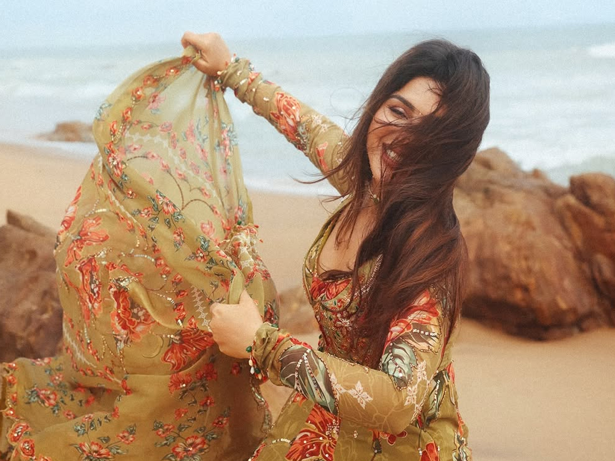 Actress Samyuktha Menon Shared Her Latest Beach Photos2