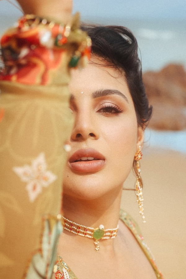 Actress Samyuktha Menon Shared Her Latest Beach Photos11