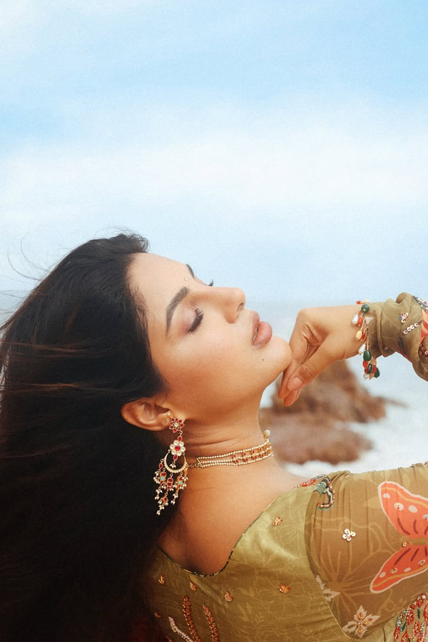 Actress Samyuktha Menon Shared Her Latest Beach Photos12