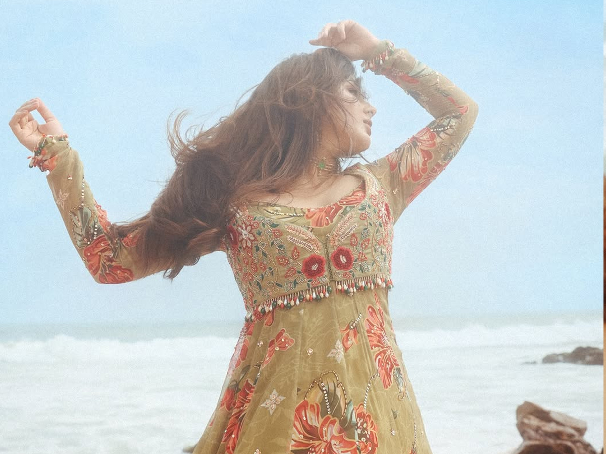 Actress Samyuktha Menon Shared Her Latest Beach Photos3