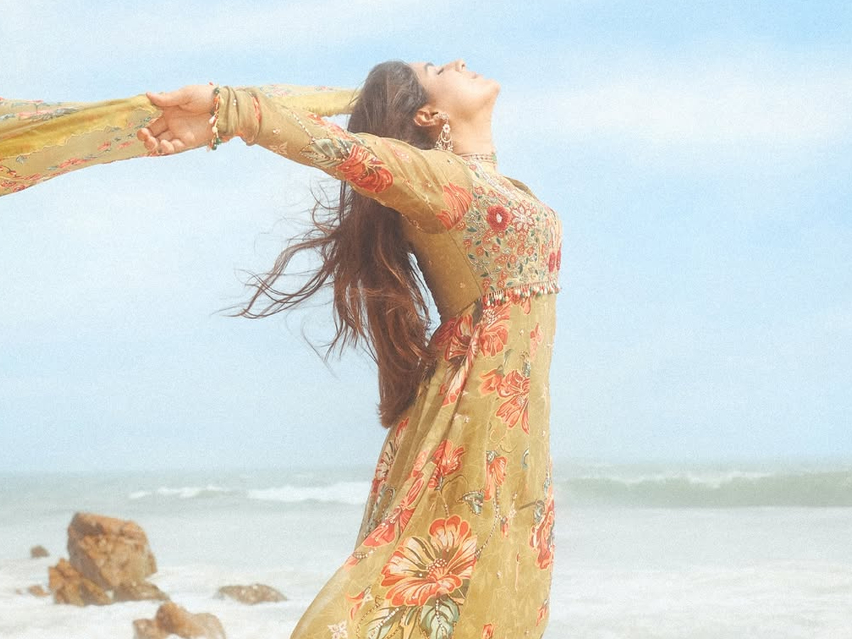 Actress Samyuktha Menon Shared Her Latest Beach Photos7