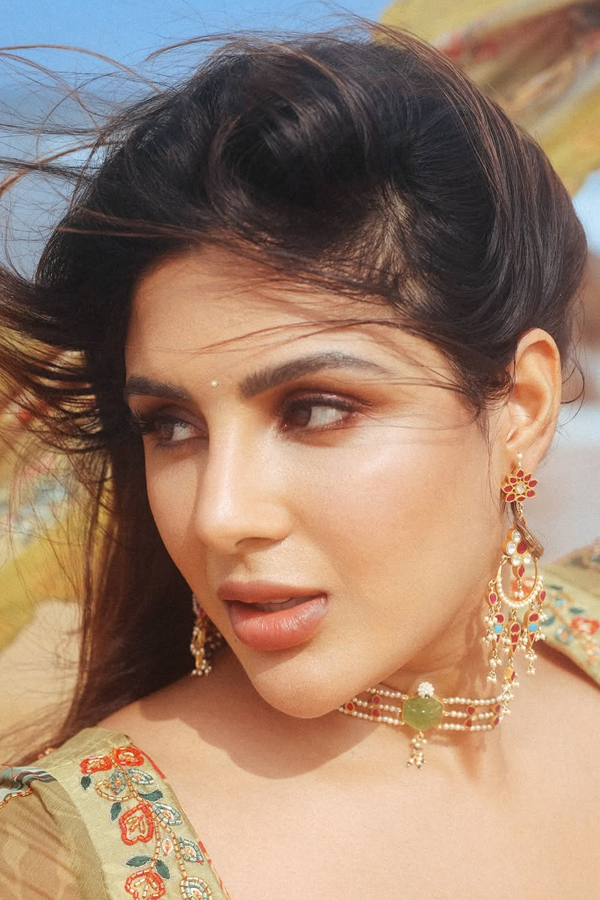 Actress Samyuktha Menon Shared Her Latest Beach Photos9