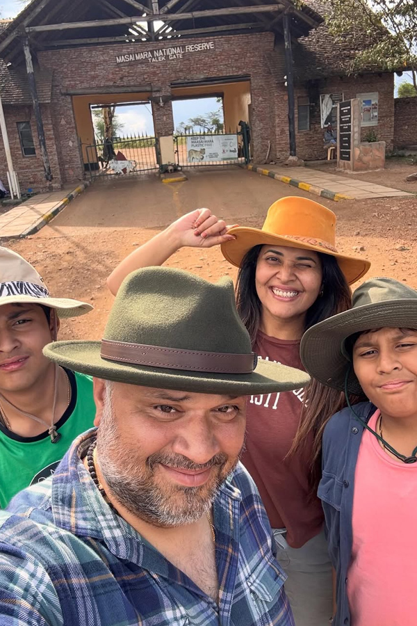 Anasuya Bhardwaj And Her Family Enjoying Vacation Photos13