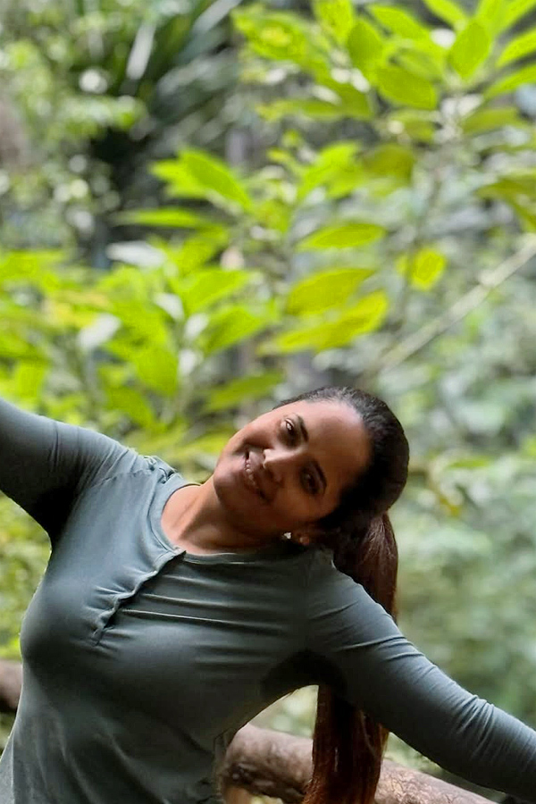 Anasuya Bhardwaj And Her Family Enjoying Vacation Photos7