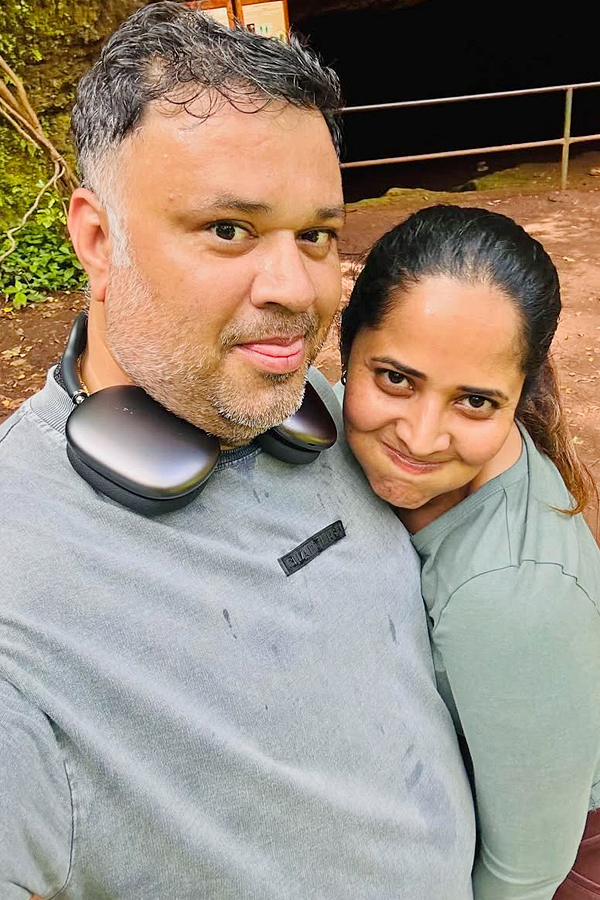 Anasuya Bhardwaj And Her Family Enjoying Vacation Photos9