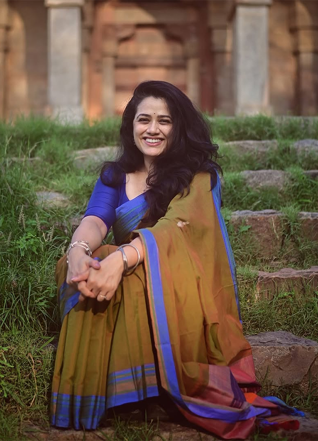 Social Media Trending Actress Girija Oak Godbole HD Photos18