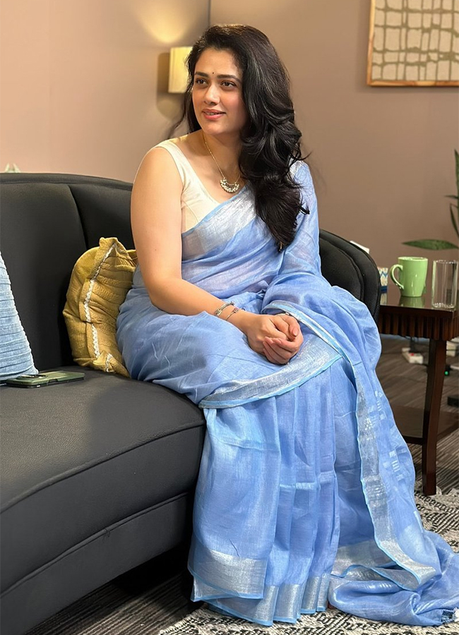 Social Media Trending Actress Girija Oak Godbole HD Photos19