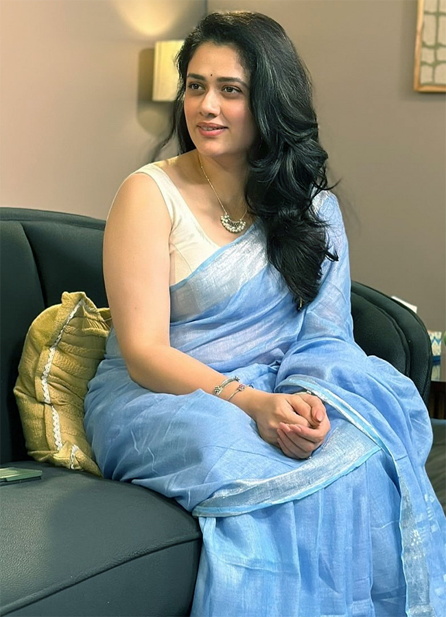 Social Media Trending Actress Girija Oak Godbole HD Photos2