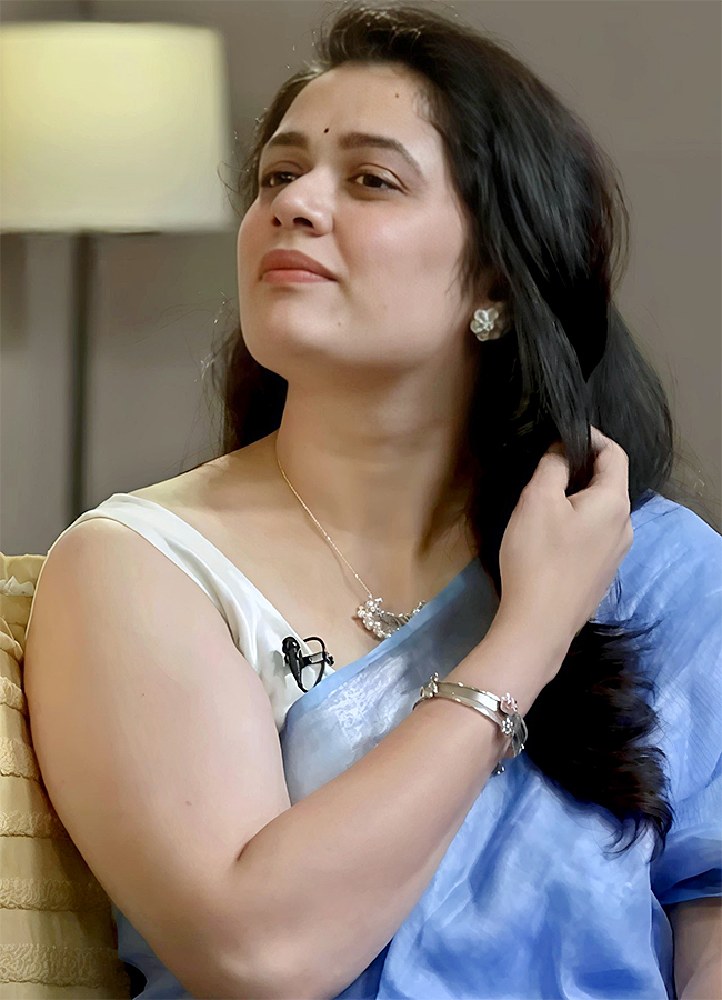 Social Media Trending Actress Girija Oak Godbole HD Photos3