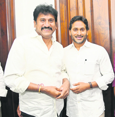 ●అధినేతతో భేటీ 1