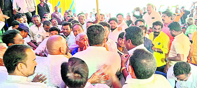 తెలుగు తమ్ముళ్ల బాహాబాహీ 1