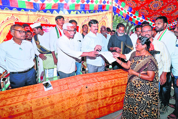 పేదలకు అండగా పాలన1