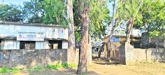 నిలిచిన తరగతి గదుల నిర్మాణం 1