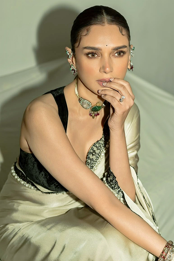 Actress Aditi Rao Hydari Latest Photos4
